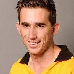 WA goal umpire hangs up flags in WAFL